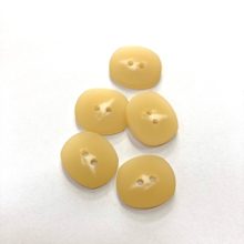 Gomb kétlyukú, 20 mm (32-es), krém