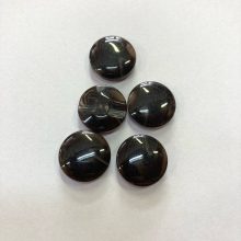 Gomb alulvarrós, 17 mm (26-os), sötétbarna