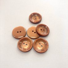 Gomb kétlyukú, 20 mm (32-es), rézvörös