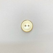 Gomb kétlyukú, 15 mm (24-es), krém