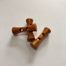 Gomb kétlyukú, 35x11 mm, fa