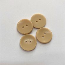 Gomb kétlyukú, 20 mm (32-es), tejeskávé szín