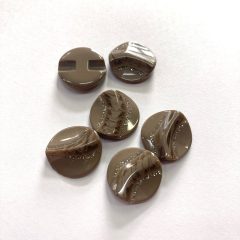 Gomb alulvarrós, 17 mm (26-os), szürkés barna