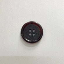 Gomb négylyukú, 25 mm (40-es), sötétbarna