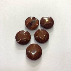 Gomb alulvarrós, 15 mm (24-es), barna