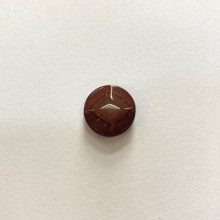 Gomb alulvarrós, 15 mm (24-es), barna