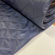 Steppelt bélés sötétkék
