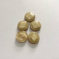 Gomb alulvarrós, 15 mm (24-es), bézs