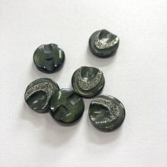 Gomb alulvarrós, 17 mm (26-os), zöldes-szürkés