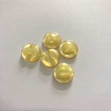 Gomb alulvarrós, 17 mm (26-os), sárga