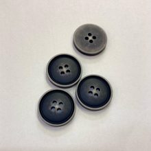 Gomb négylyukú, 20 mm (32-es), sötétkék