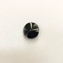 Gomb alulvarrós, 17 mm (26-os), sötétbarna