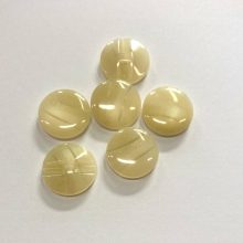 Gomb alulvarrós, 17 mm (26-os), krém